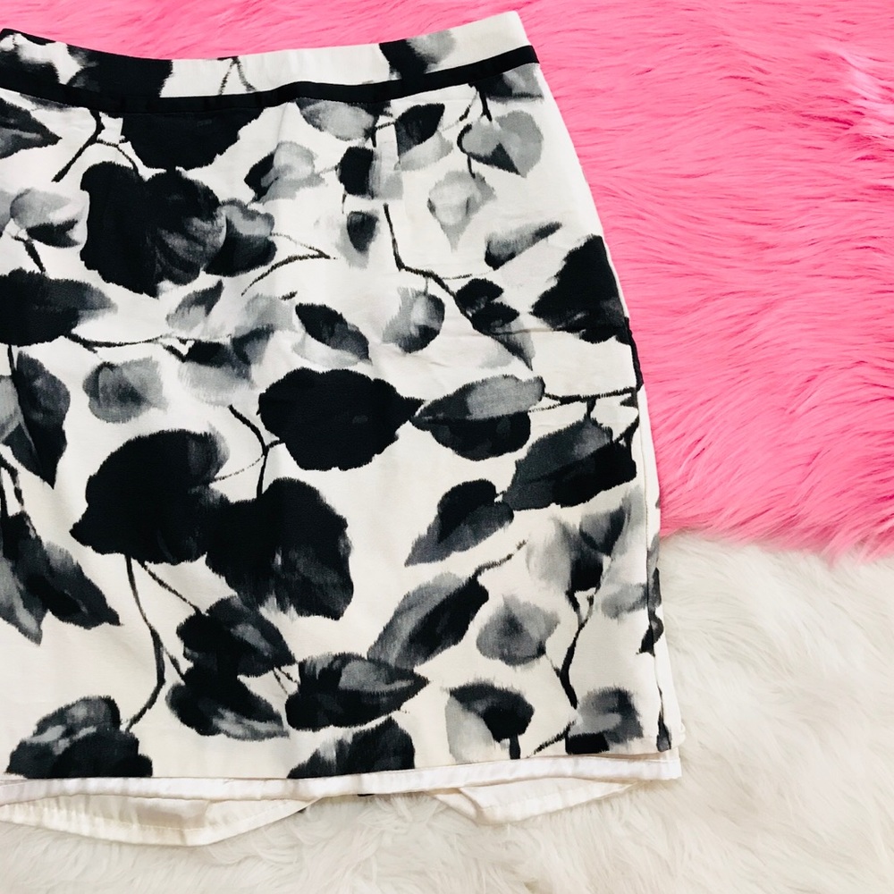 Milly leaf patterned mini skirt - Picture 1 of 6